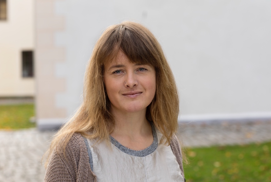Et bilde som inneholder utendørs, person, gress

Automatisk generert beskrivelse