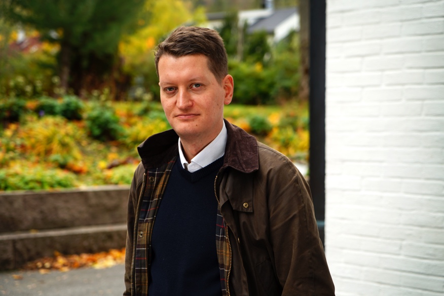 Et bilde som inneholder person, utendørs, tre

Automatisk generert beskrivelse