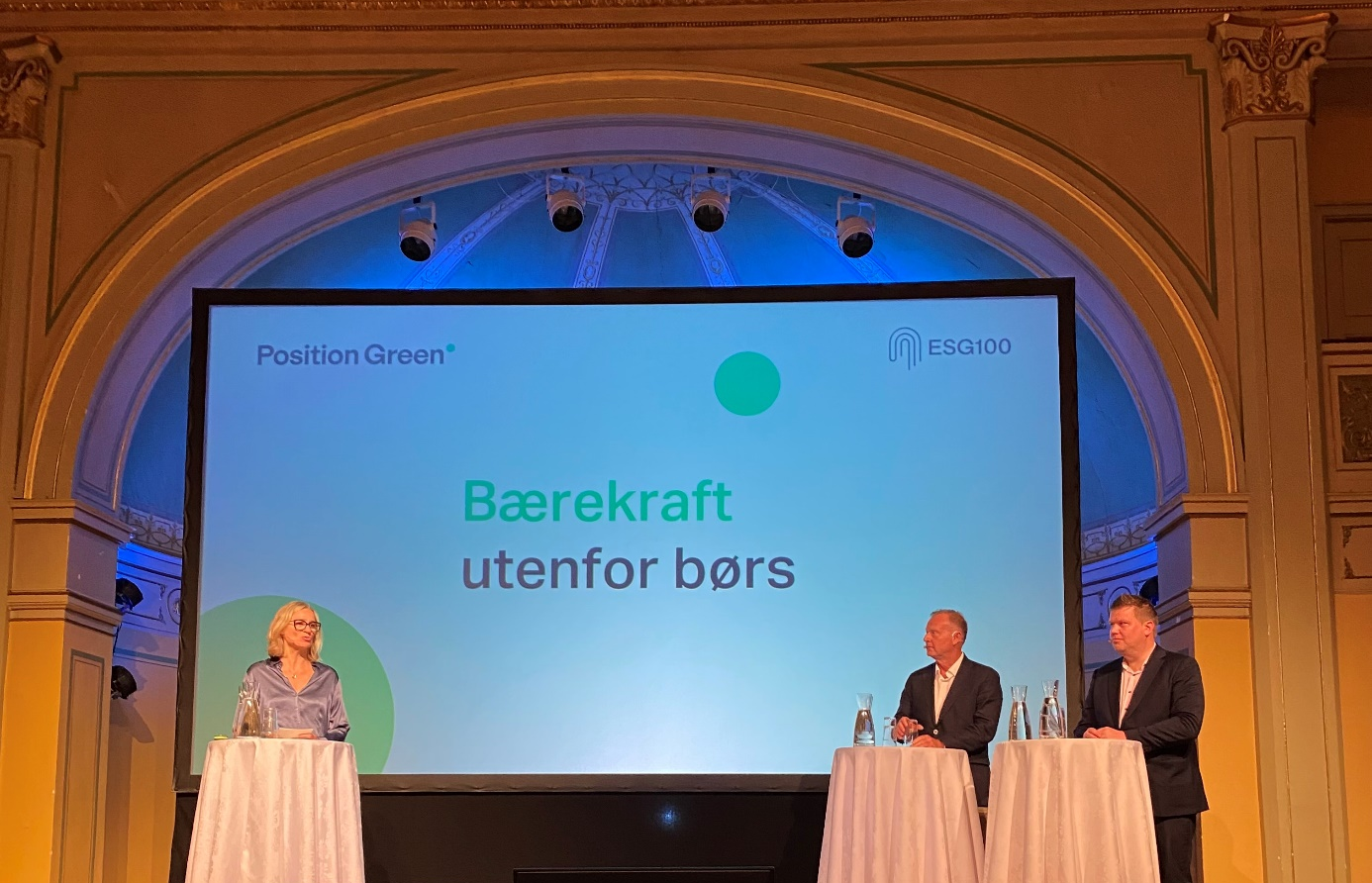 Et bilde som inneholder klær, innendørs, presentasjon, auditorium

Automatisk generert beskrivelse