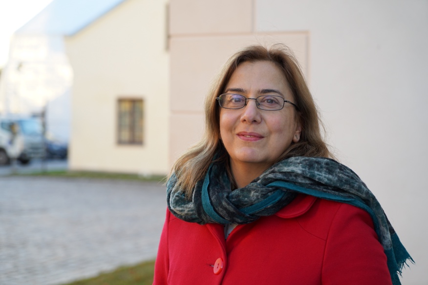 Et bilde som inneholder person, utendørs

Automatisk generert beskrivelse