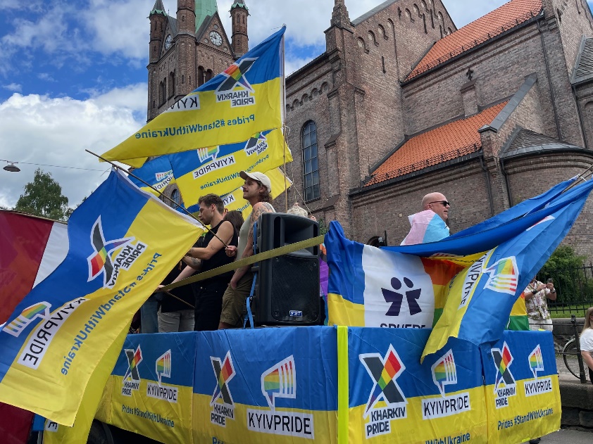 Et bilde som inneholder utendørs, himmel, banner, tekst

KI-generert innhold kan være feil.