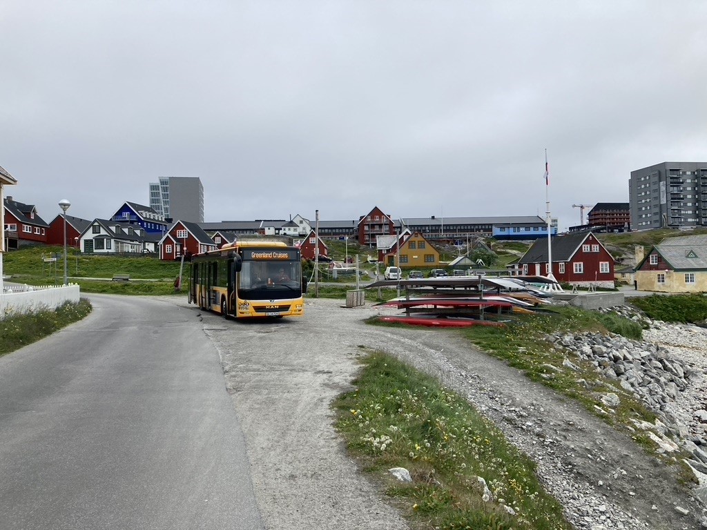 Et billede, der indeholder udendørs, sky, køretøj, Landkøretøj

Automatisk genereret beskrivelse