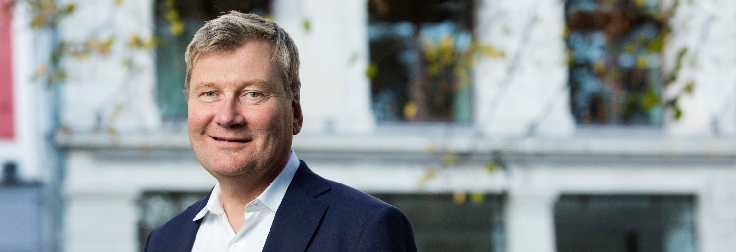 Et bilde som inneholder bygning, person, utendørs, mann

Automatisk generert beskrivelse