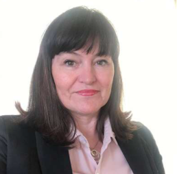 Et bilde som inneholder person, poserer

Automatisk generert beskrivelse