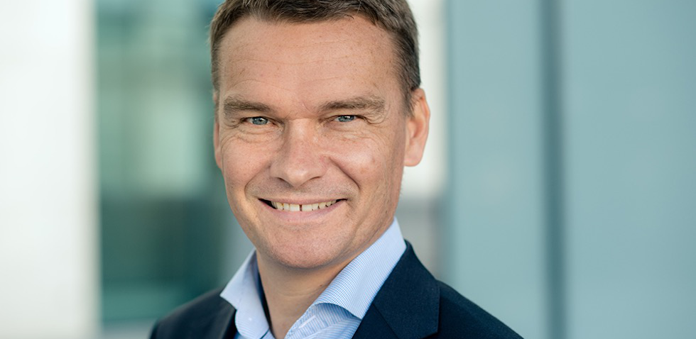 A person smiling for the picture

Description automatically generated with low confidence