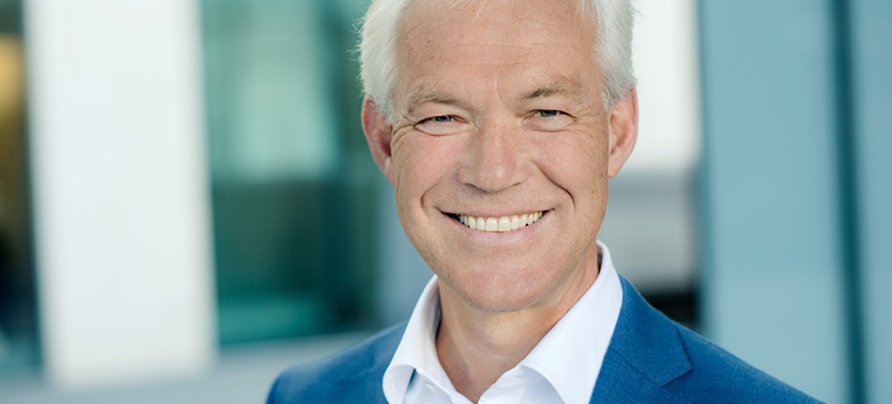 A person smiling for the picture

Description automatically generated with low confidence