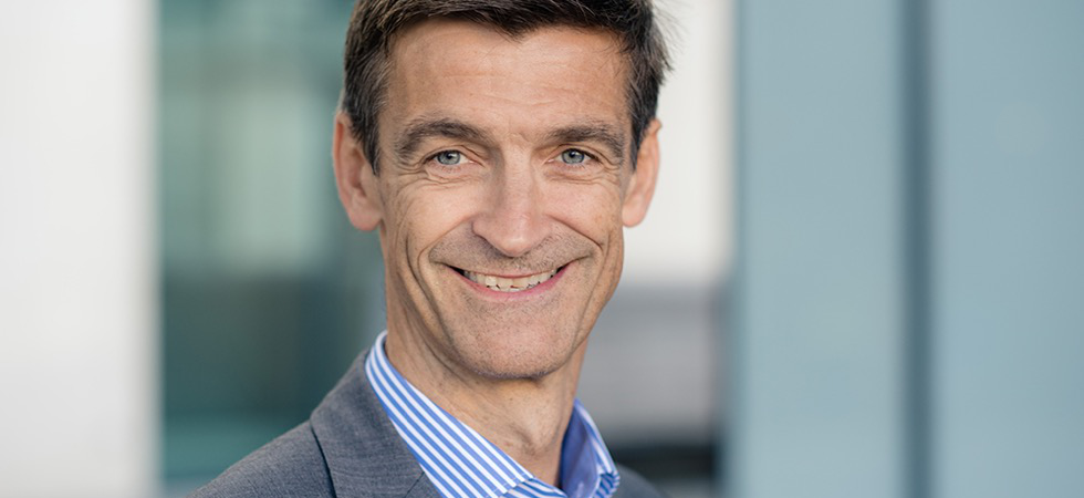 A person smiling for the picture

Description automatically generated with low confidence