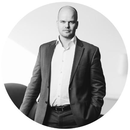 Et bilde som inneholder Menneskeansikt, person, klær, gentleman

Automatisk generert beskrivelse