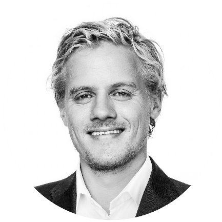Et bilde som inneholder Menneskeansikt, portrett, mann, smil

Automatisk generert beskrivelse